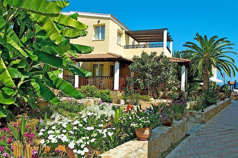 Hotel Lilium à Agia Marina Extérieur photo